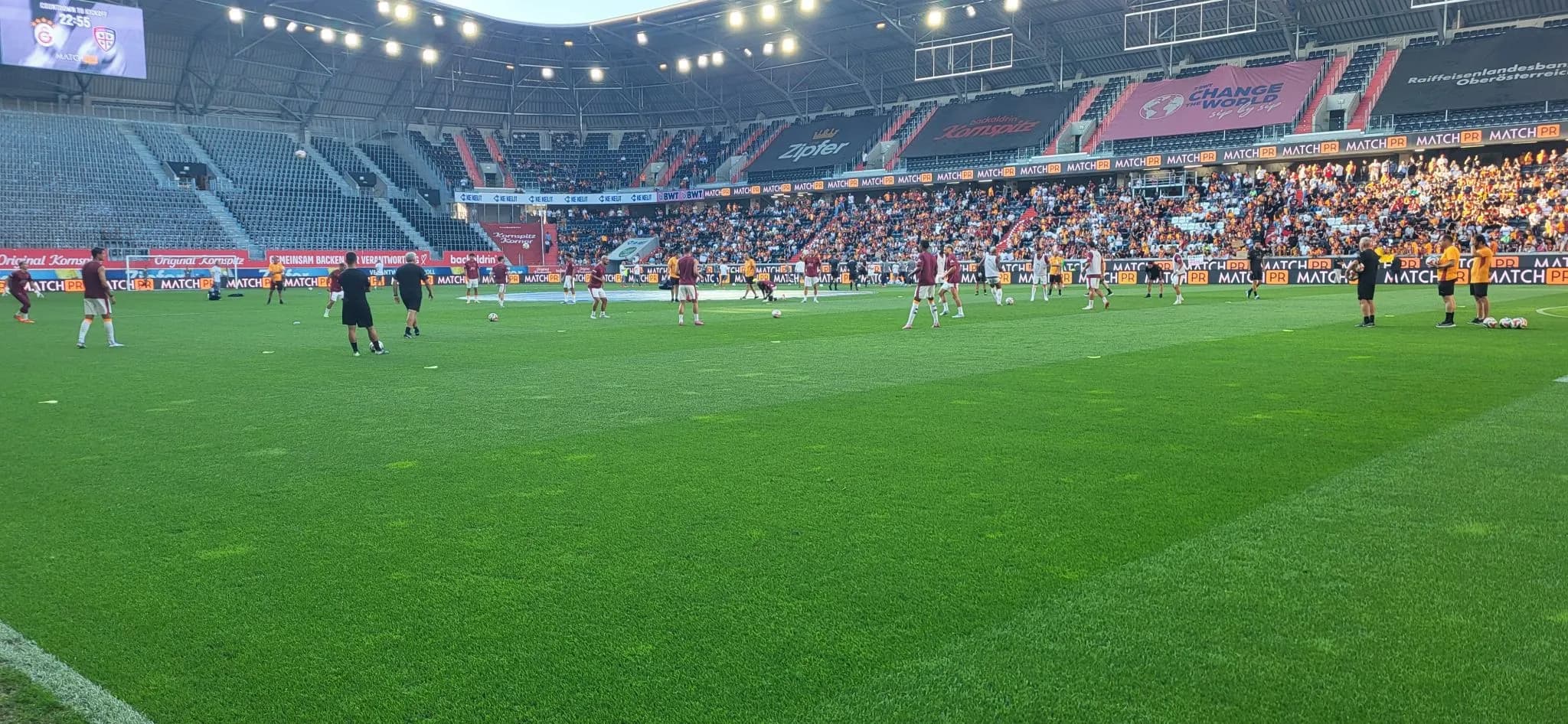 Spielvorbereitung auf dem Stadionrasen